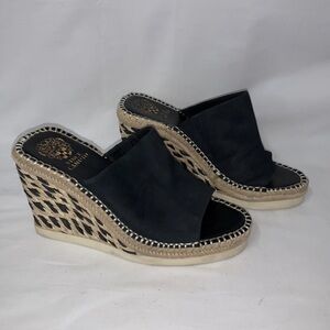 NWOT Vince Camuta Brissia Wedge Mule
Size 6.5